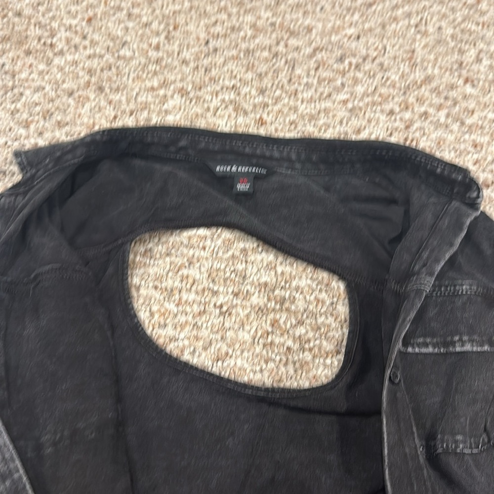 Rock&Republic button down top. - Picture 2 of 3